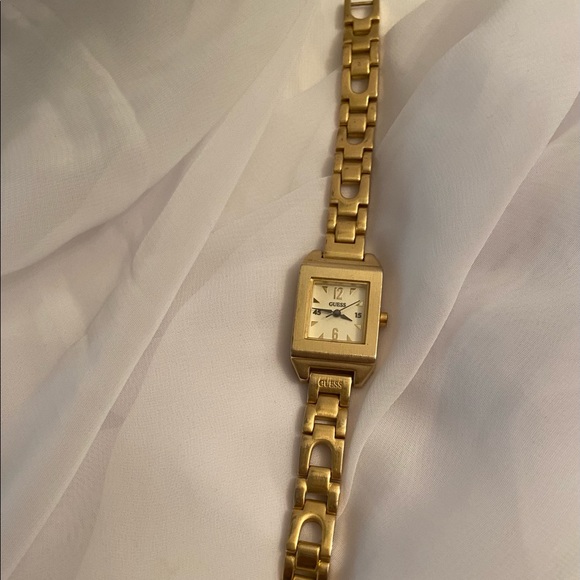 Guess | Gold watch - Picture 11 of 14